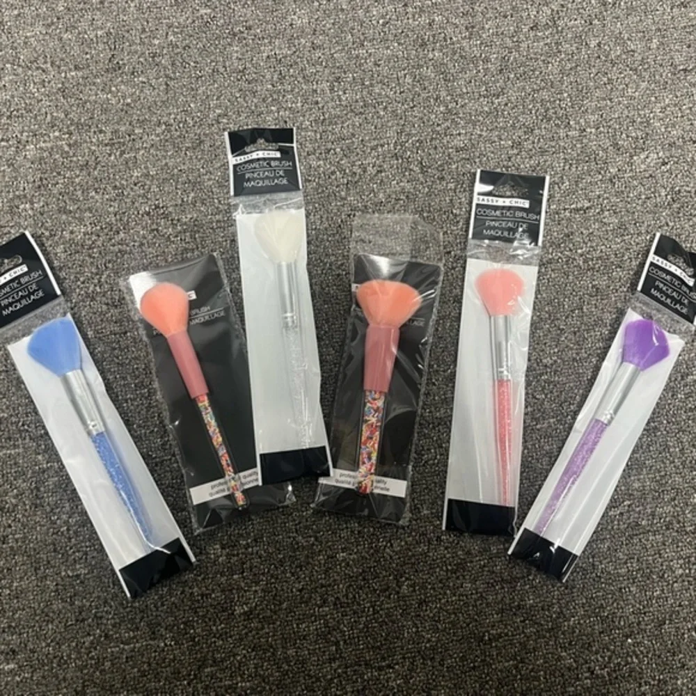 New Set Of 6 Makeup Brushes